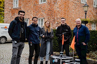 von links nach rechts: Sean Maroofi, Hannes Piepenbrink, Ineke Jäger (alle TUHH), Arne Rocksien (DREHGUT GmbH), Andreas Scheske (VHH)
